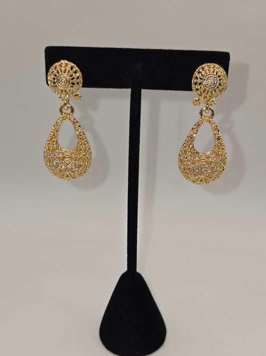 Golden Lace Teardrop Earrings